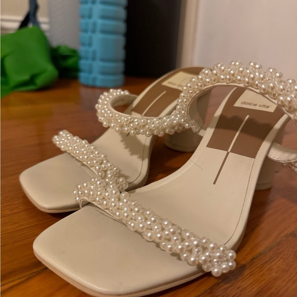 Dolce Vita Barrit Pearl Heels Vanilla. Size 6. Worn 3 times. - Picture 4 of 5